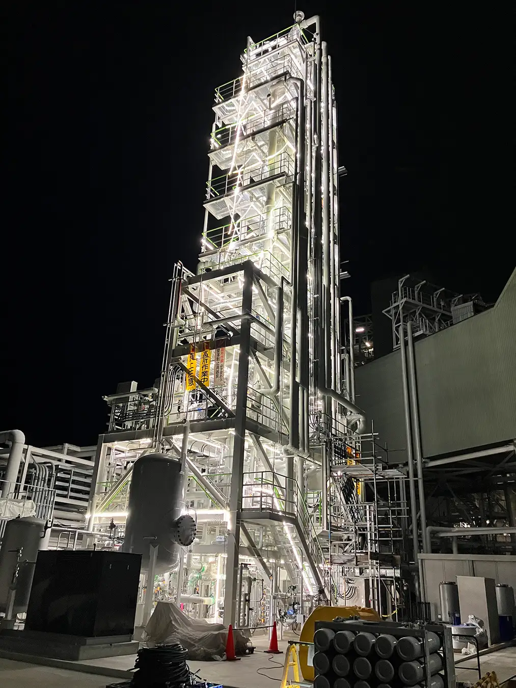 三菱重工、関西電力姫路第二発電所に新設したCO2回収パイロットプラントの本格稼働開始