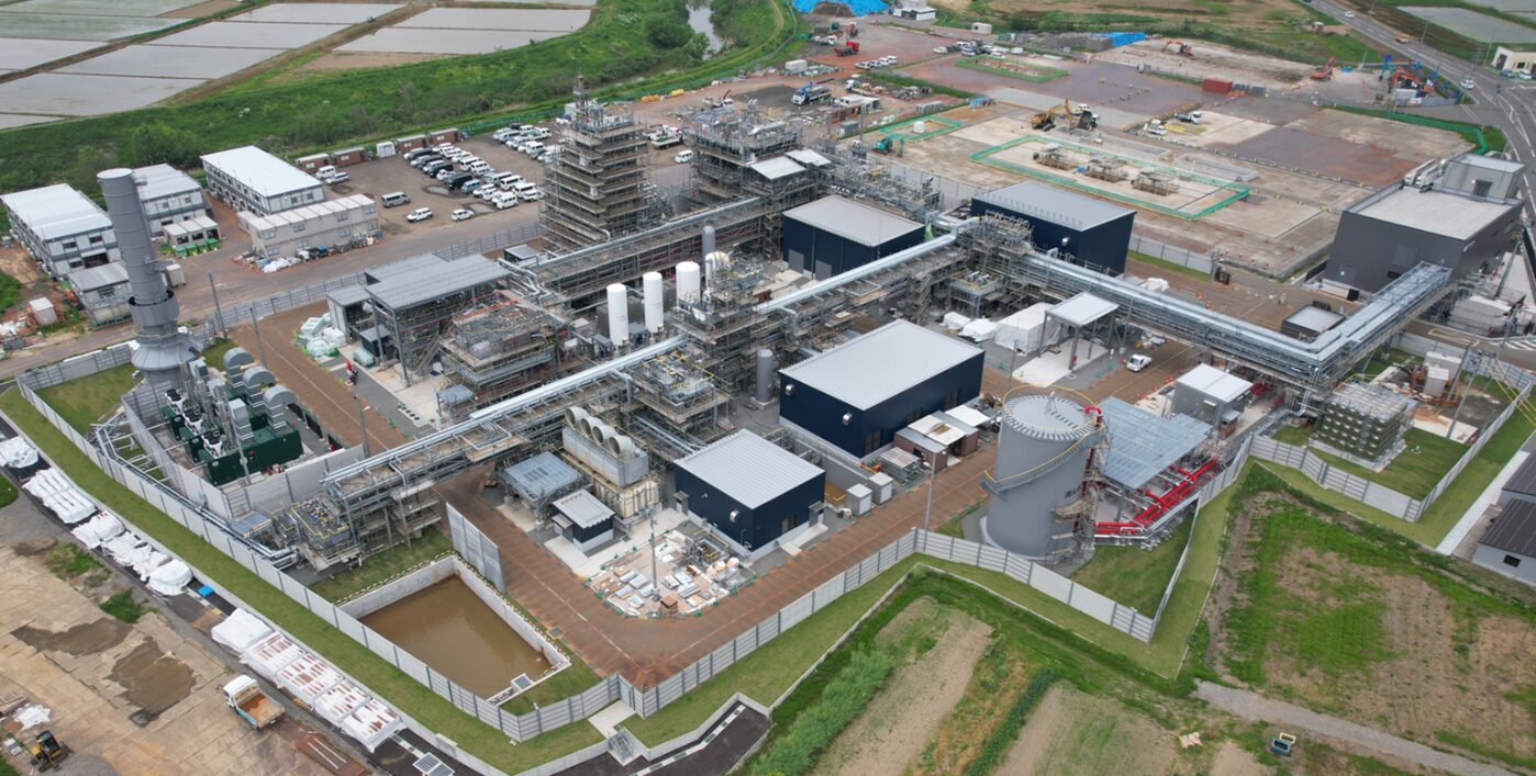 新潟県柏崎市の「ブルー水素・アンモニア製造・利用一貫実証試験」で国産天然ガスを導入した試運転開始