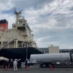 LBM の Truck to Ship バンカリング風景