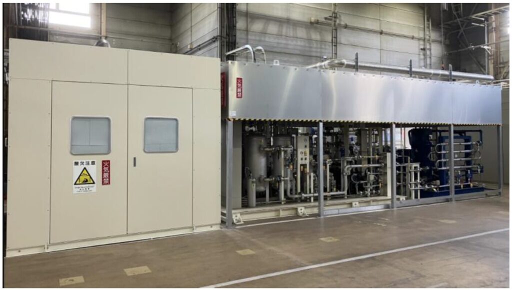 アンモニアからFCV用燃料品質を満たす水素製造を実証した試験装置外観