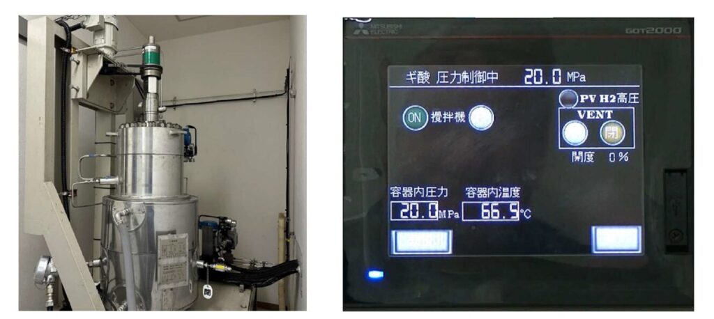 （左）写真 1： 高圧反応装置、（右） 写真２：容器内圧⼒
