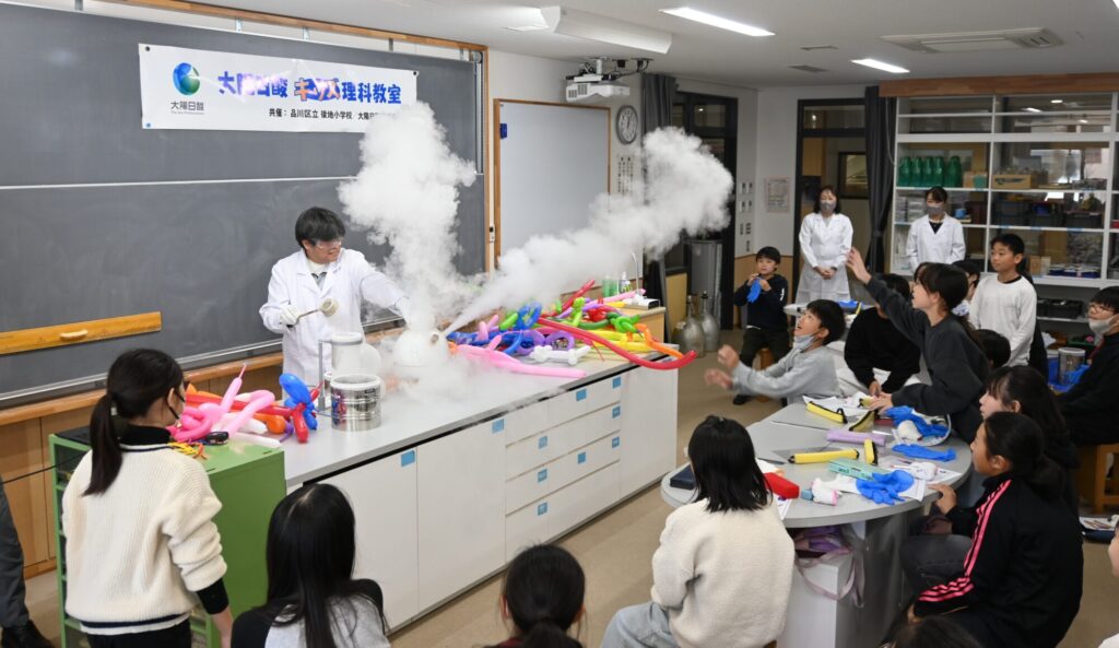 -196℃の液体窒素を使った白煙を発生させる実験